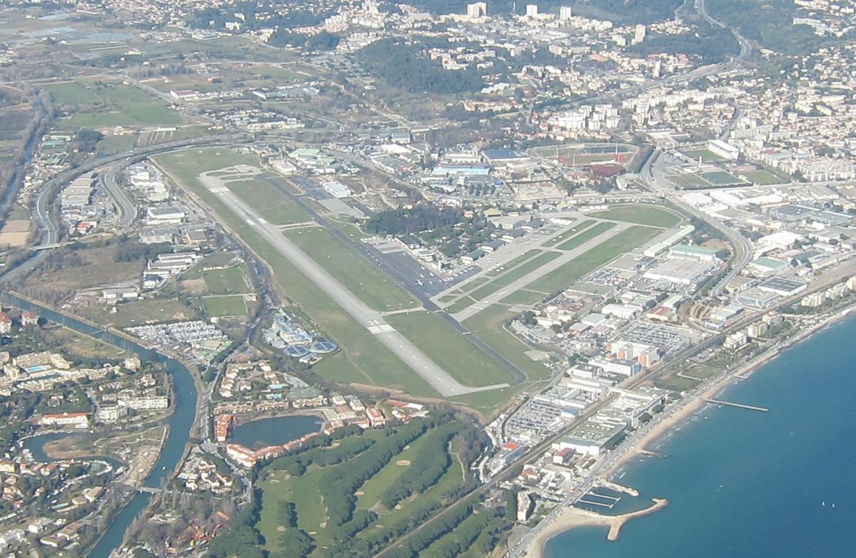 Rent a private helicopter from and to Cannes Mandelieu Airport